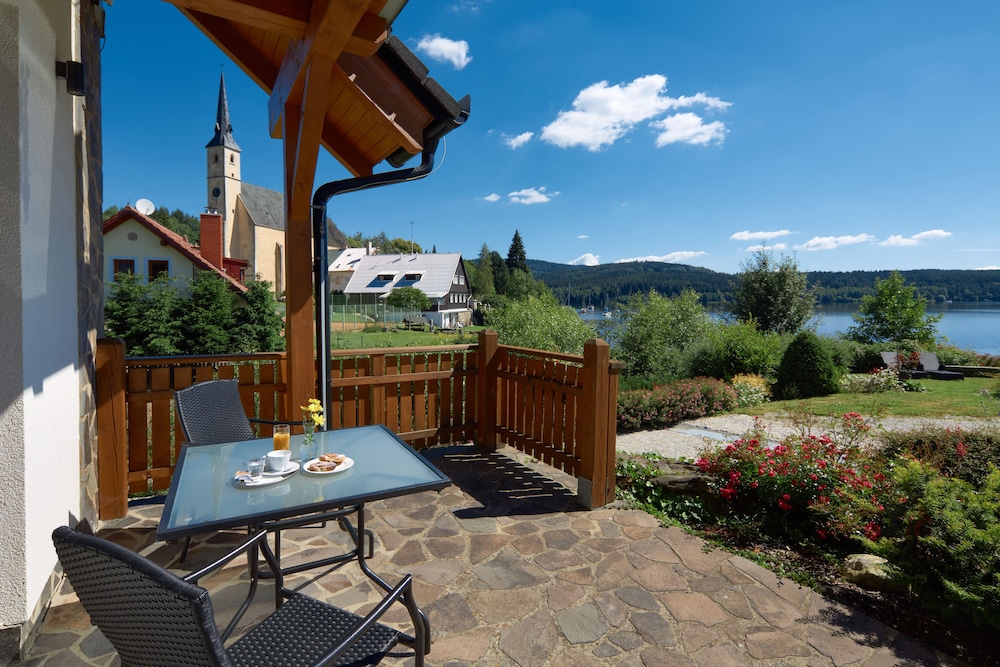 Standard Triple Room, 1 Bedroom, Patio, Lakeside photo 2