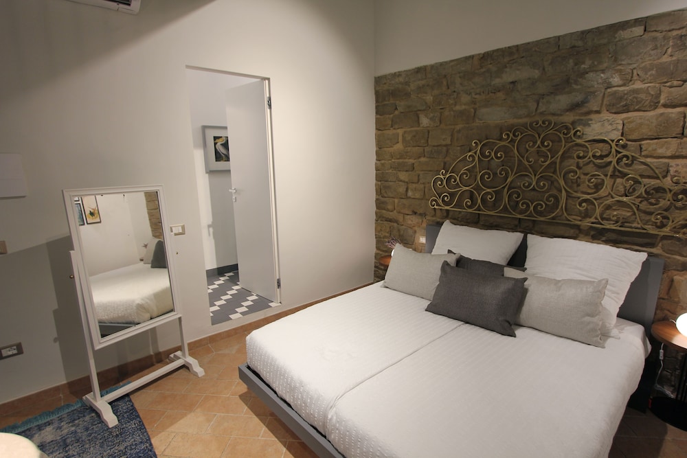 Honeymoon Double Room, 1 King Bed, Non Smoking photo 3