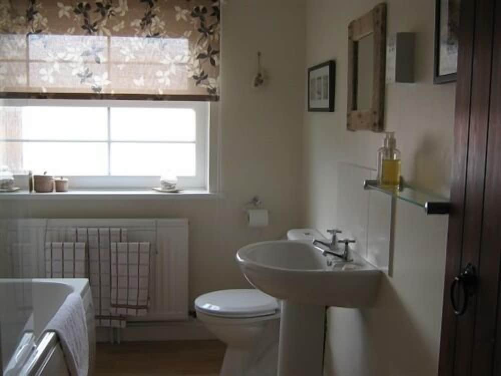 Twin Room, Ensuite photo 3