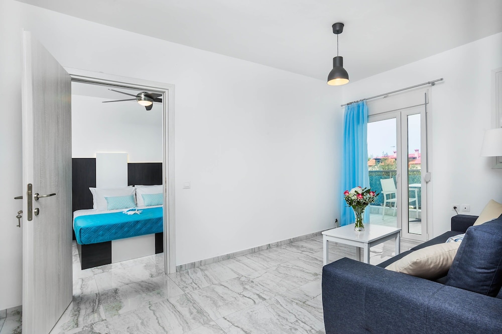 Deluxe Suite, 2 Bedrooms, Non Smoking photo 2