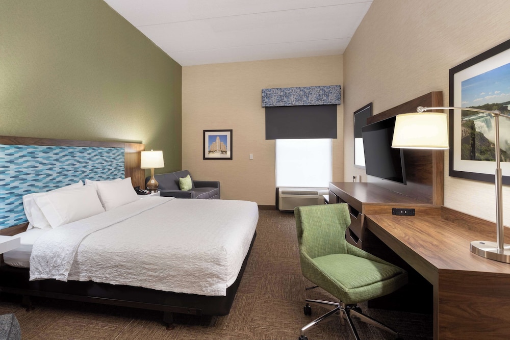 Studio, 1 King Bed, Accessible, Refrigerator & Microwave - Photo 3