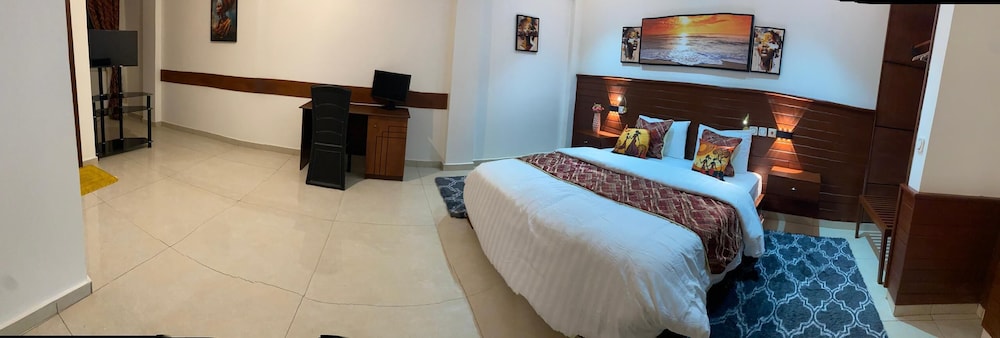 Executive Suite, City View photo 3