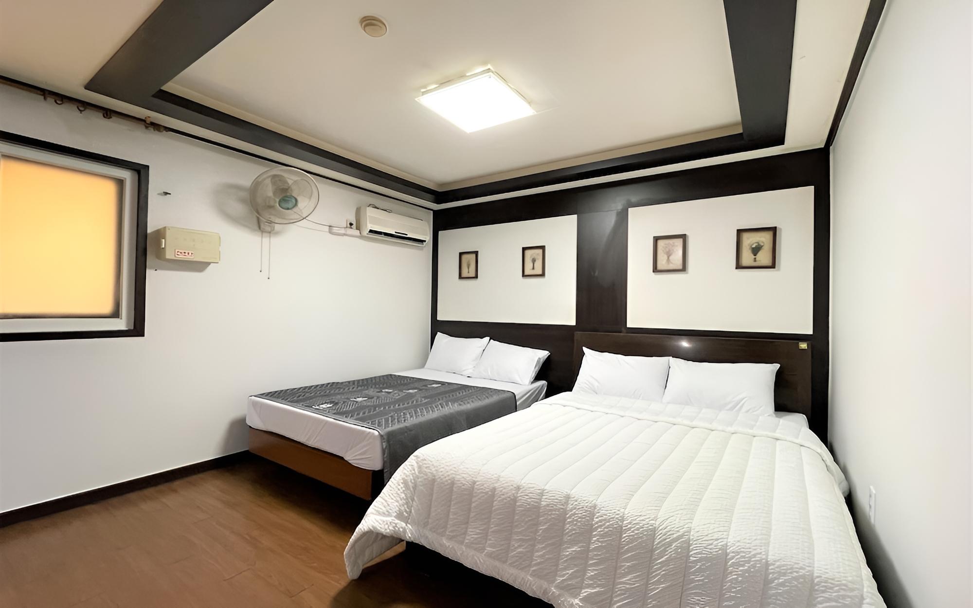 Room (Twin) - Photo 2