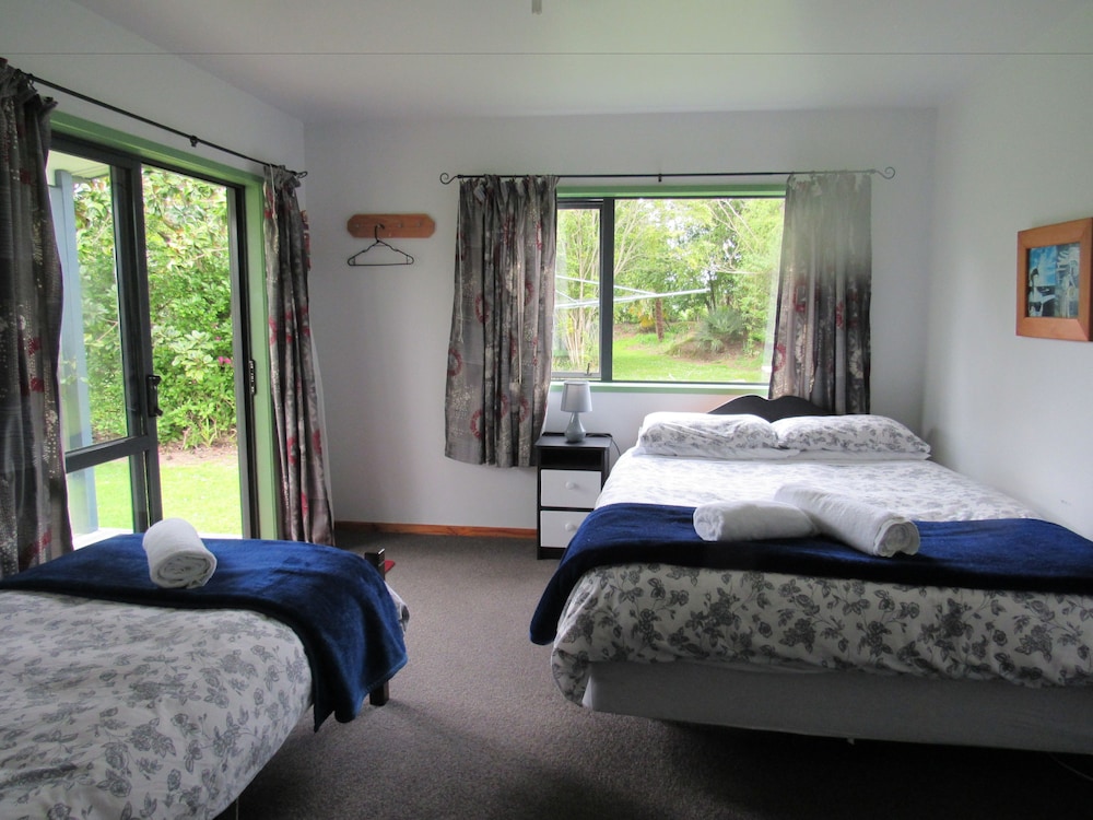 Queen & Single Room With Bathroom