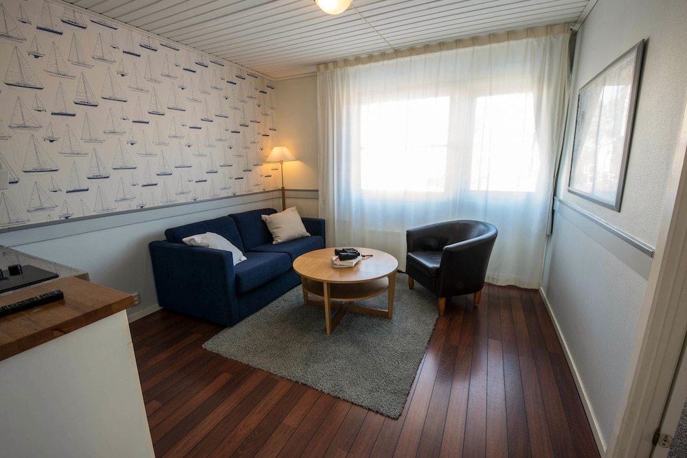 Family Room photo 2