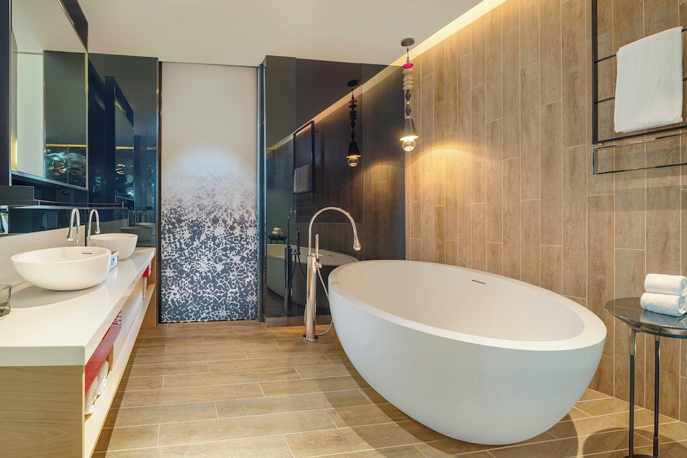 Suite, 1 King Bed