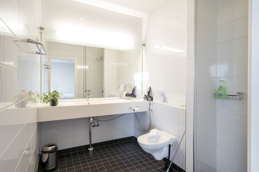 Standard Triple Room thumbnail 5