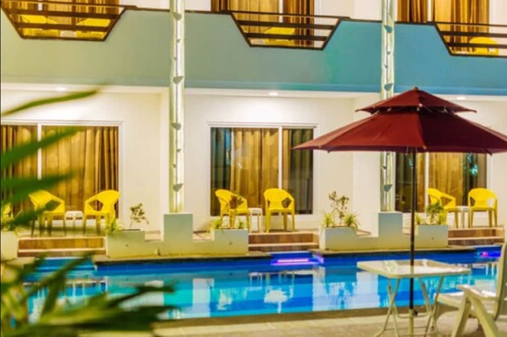Deluxe with Pool Access (1 Bed) photo 2
