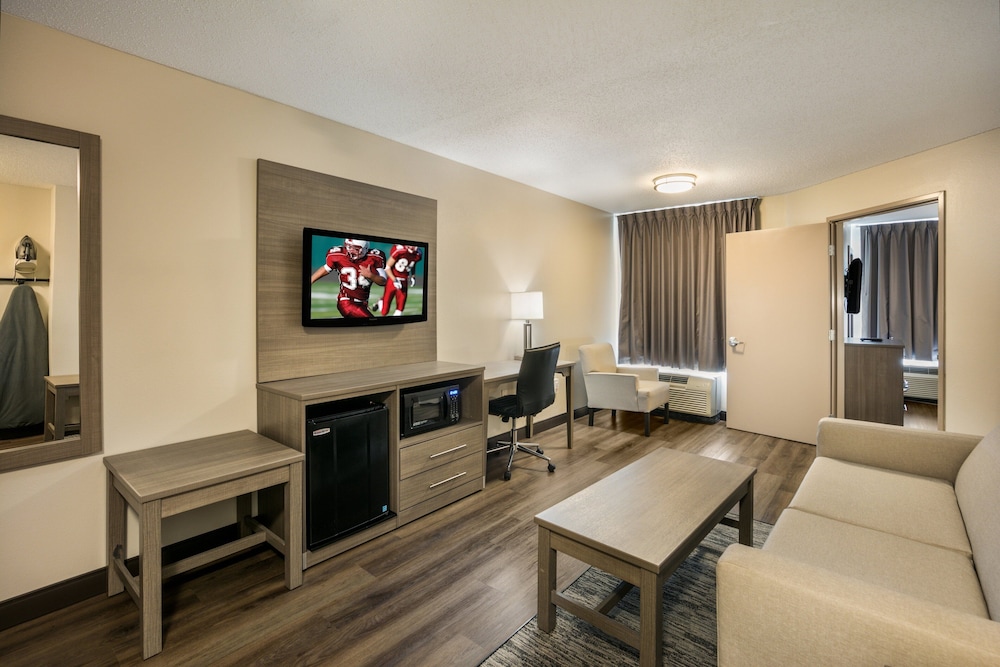 Suite, 1 King Bed with Sofa bed (Smoke Free) - Photo 2