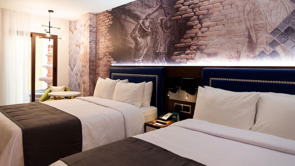 Standard Room, 2 Queen Beds - Photo 6