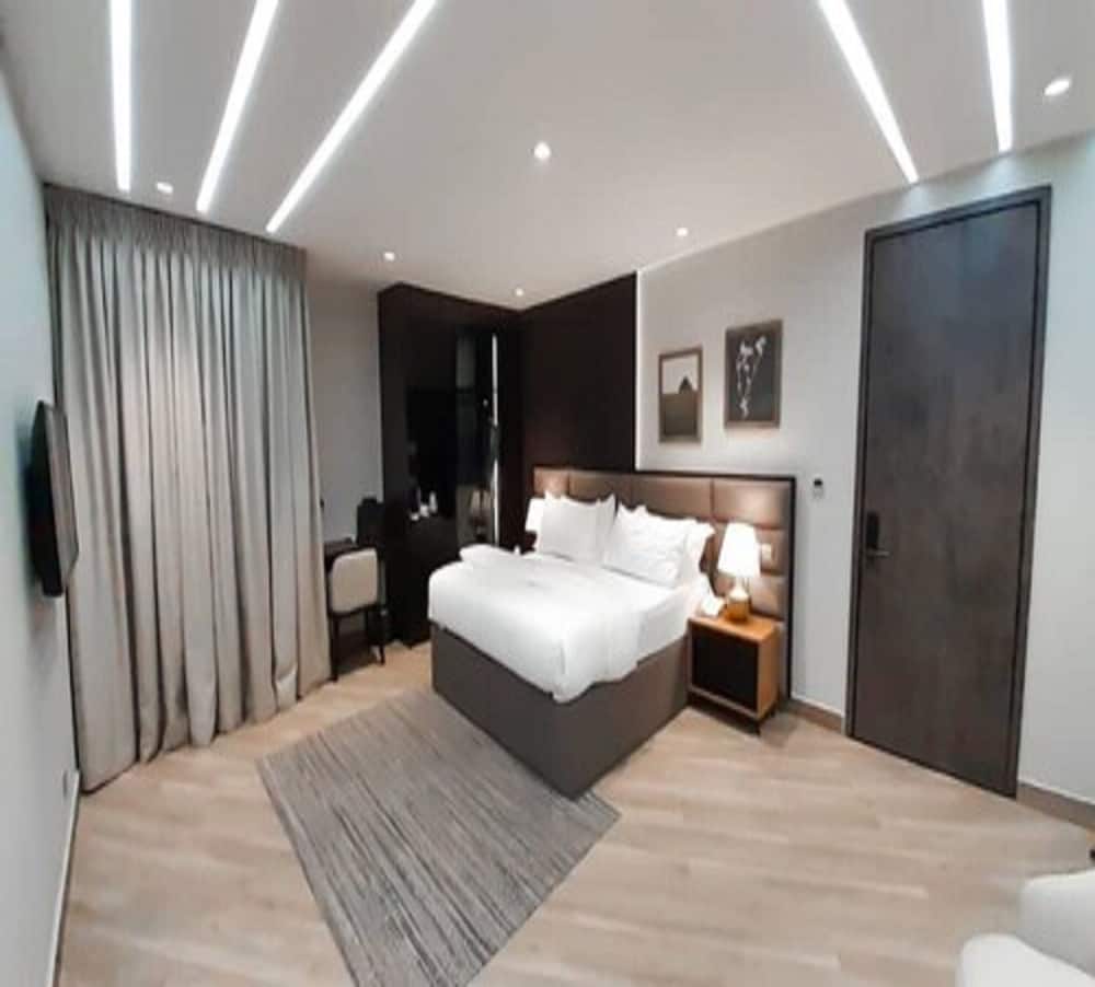 Executive Room - Photo 1