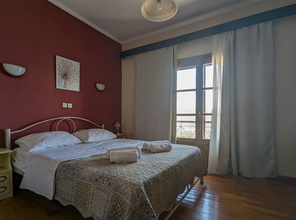 Basic Room, 1 Double Bed, Mountain View photo 2