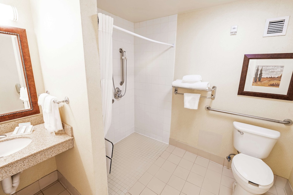Room, 2 Queen Beds, Accessible - Photo 5
