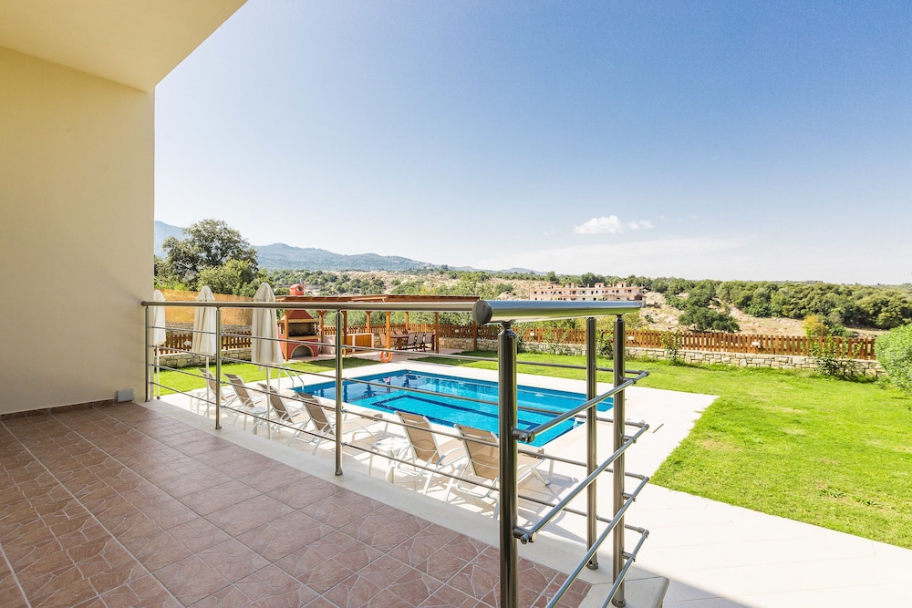 Villa, 3 Bedrooms, Private Pool, Mountain View photo 2