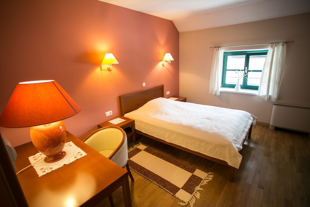 Basic Double Room