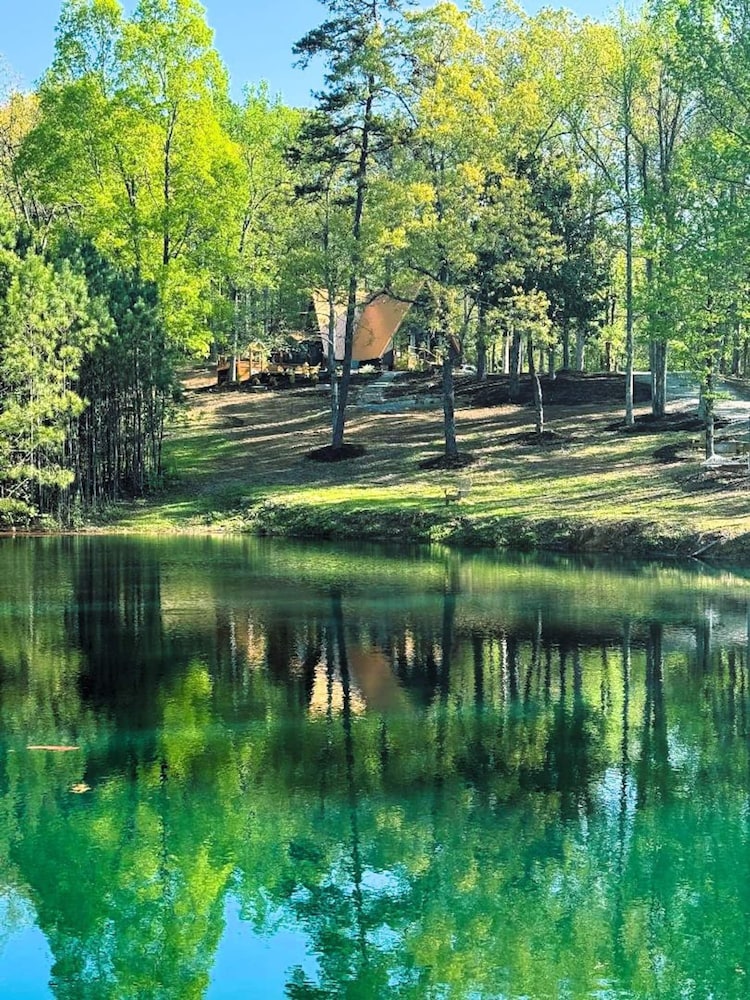 A-frame Retreat on Private Pond, Billede 10