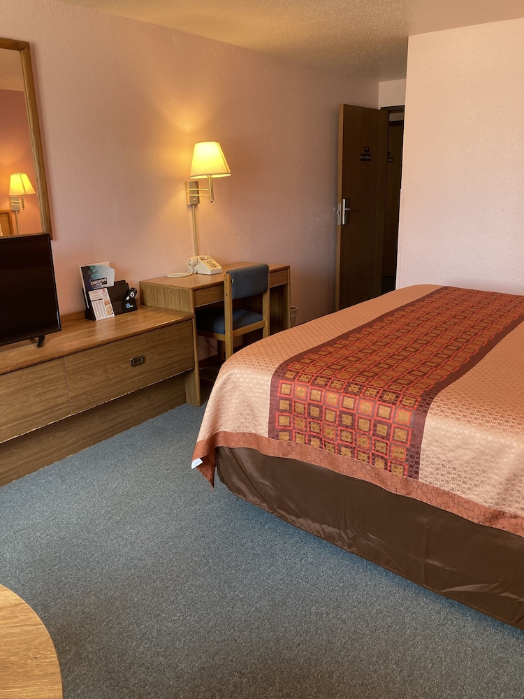 Luxury Single Room, 1 Queen Bed, Non Smoking, Garden View photo 1