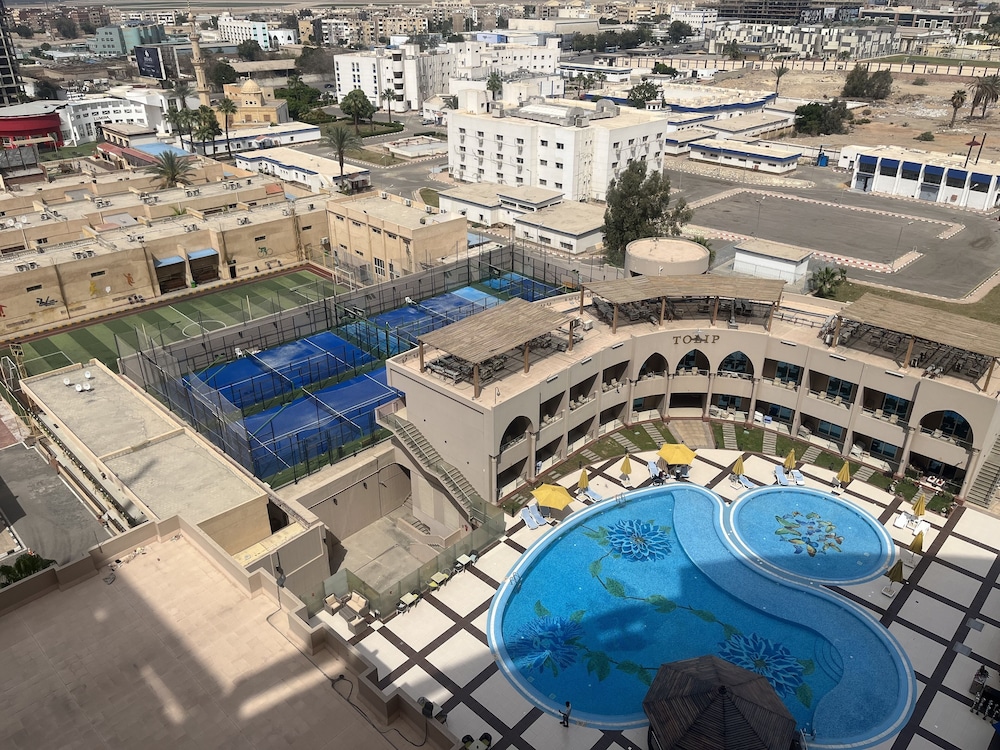 Deluxe Room, 2 Twin Beds, Pool View - Photo 15
