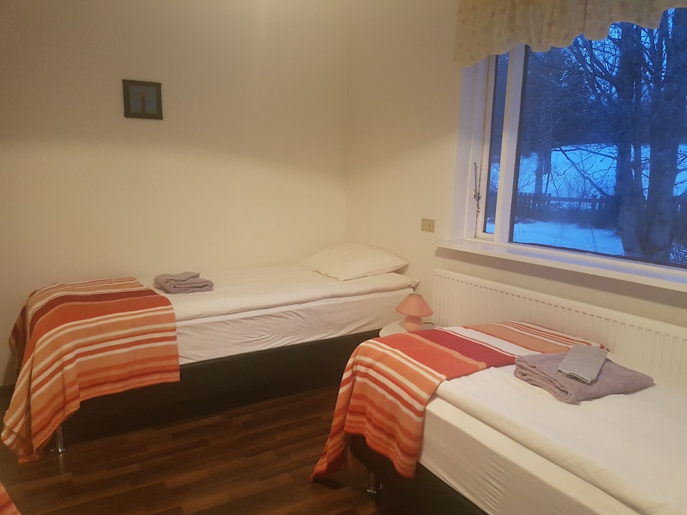 Room, 1 Bedroom, Shared Bathroom (Orange) photo 3