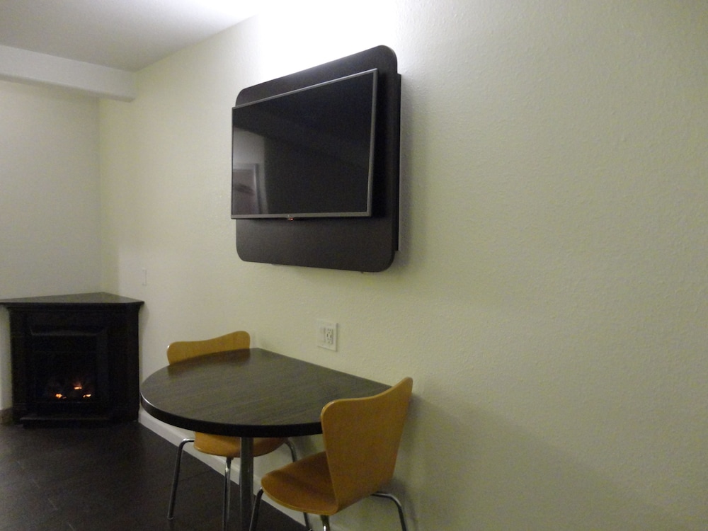 Signature Room, 2 Queen Beds, Non Smoking - Photo 8