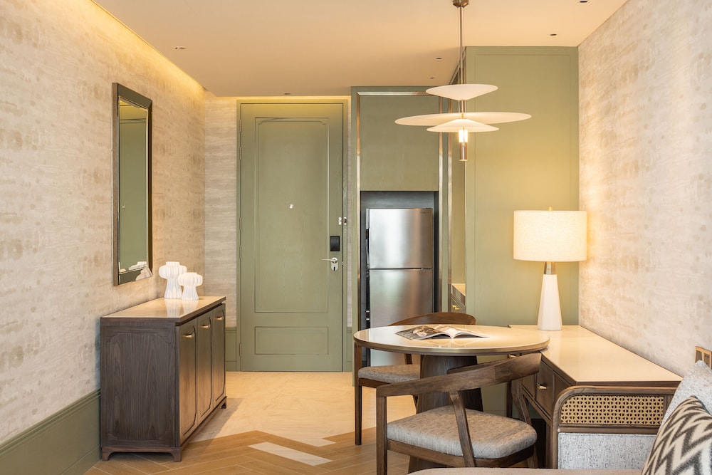 Premium One Bedroom Suite with Lounge Access