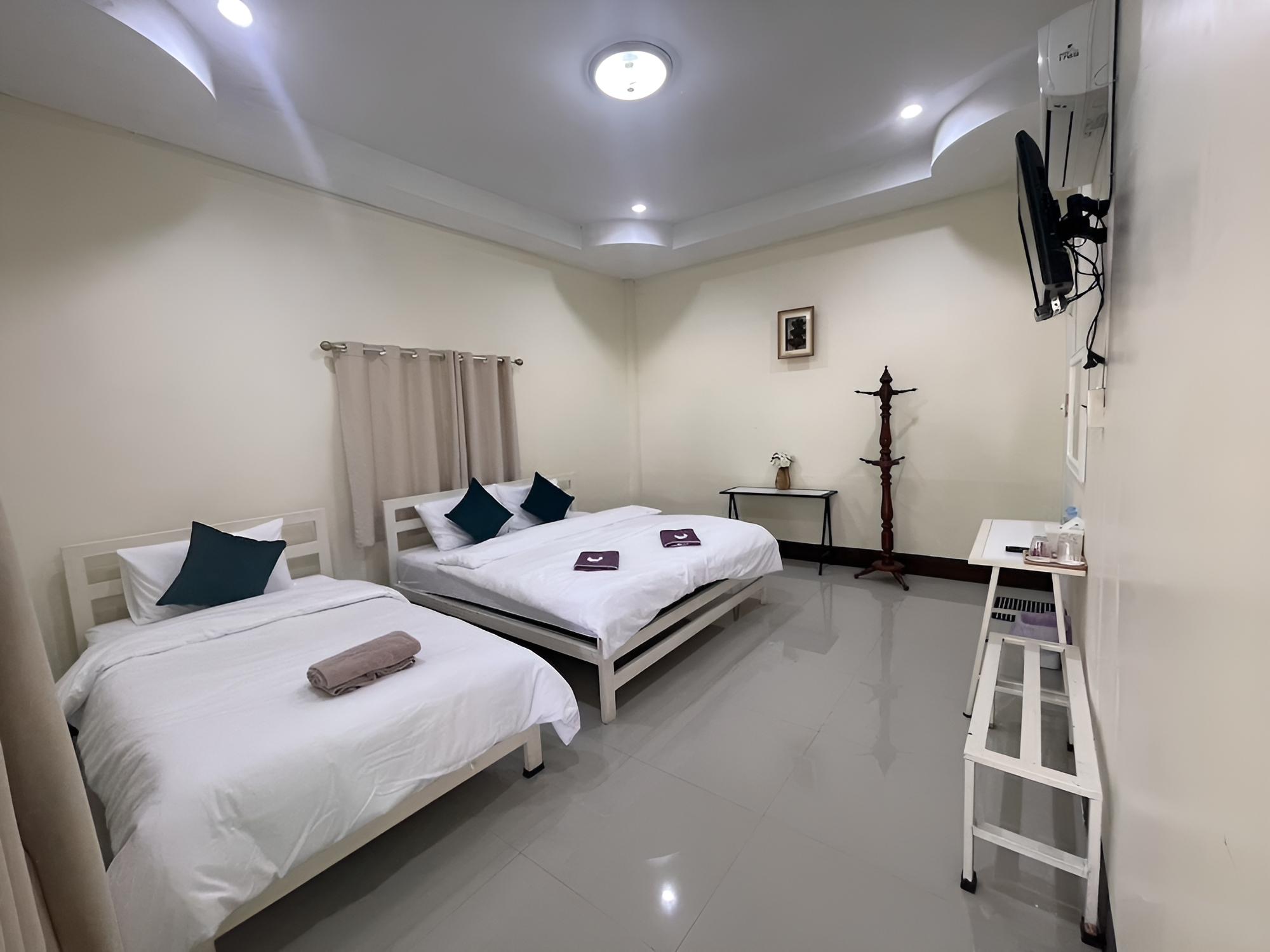Room for 3 People photo 2