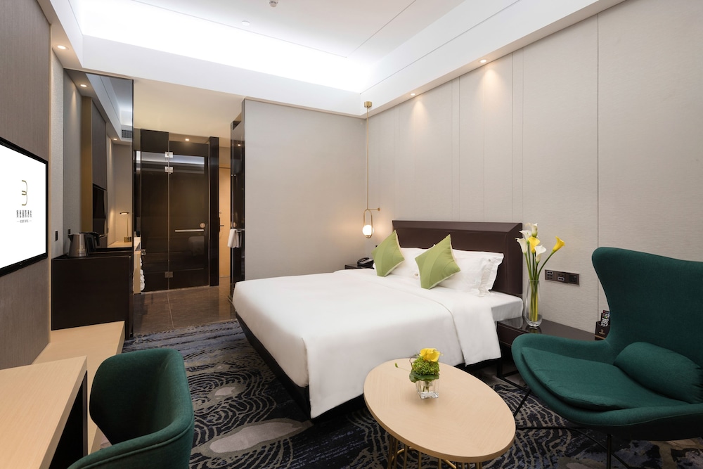Luxury Double Room (Free shuttle bus to exhibition hall will be provided during the canton fair )