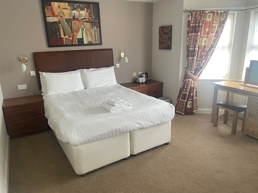 Standard Double Room, Accessible, Ensuite (Disabled access) photo 2