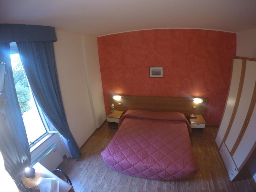 Double or Twin Room - Photo 5