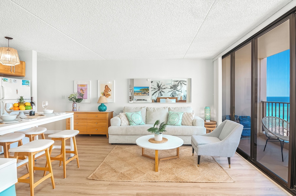 Premium Remodeled Condo with Ocean View and Parking: Premium Apartment, 1 Queen Bed with Sofa bed, Ocean View (0161) photo