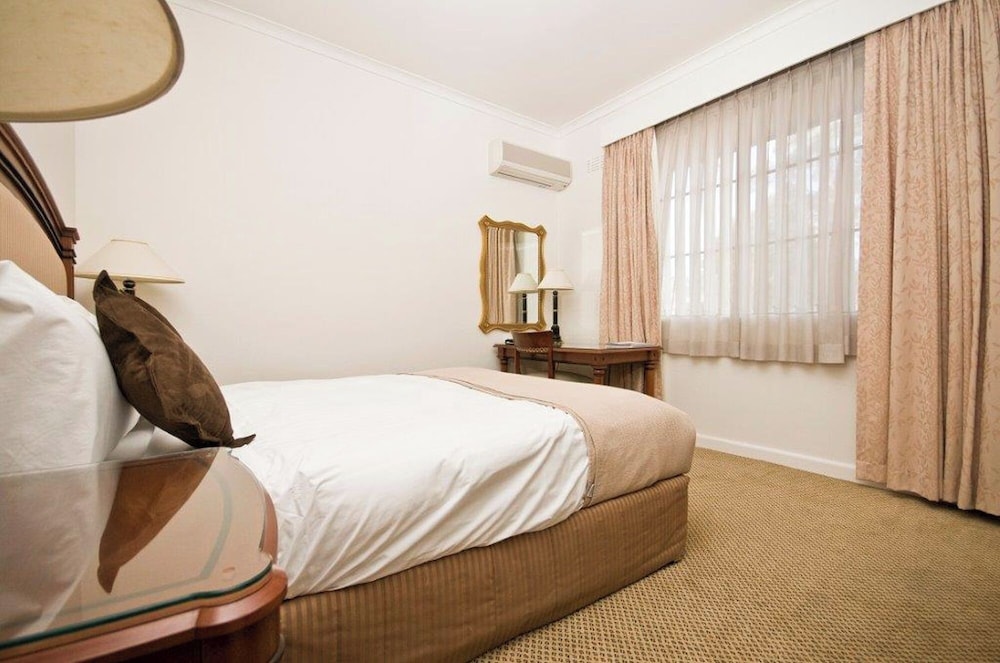 Deluxe Room, 1 Queen Bed photo 2