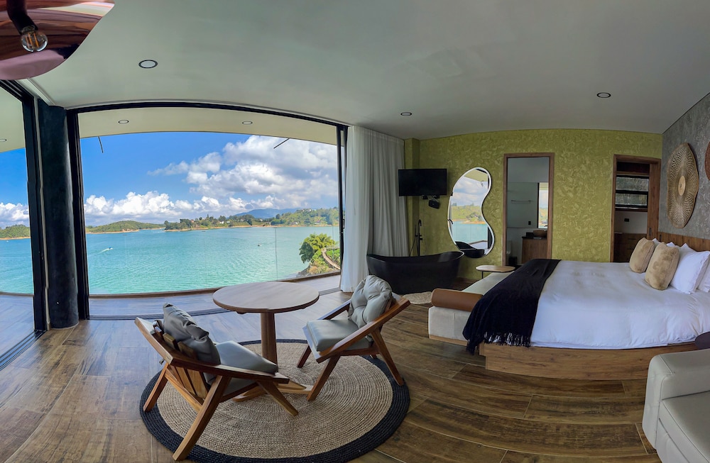 Superior Room, Lake View
