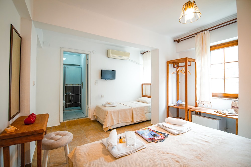 Standard Triple Room, Garden View photo 1