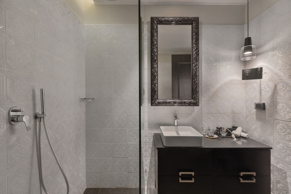 Executive Double Room - Photo 13