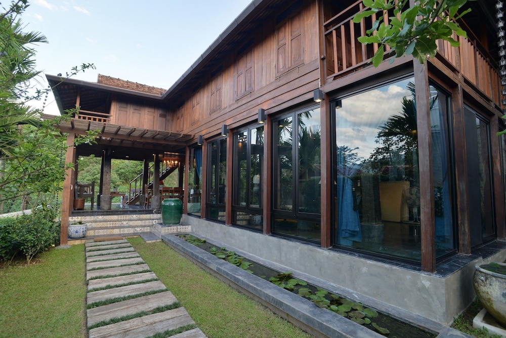 Roi-Chan Villa