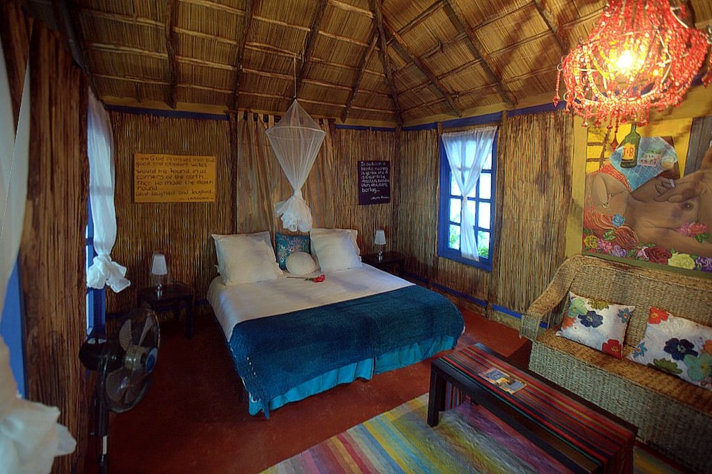Basic Double Room Single Use, 1 Bedroom, Beach View photo 1