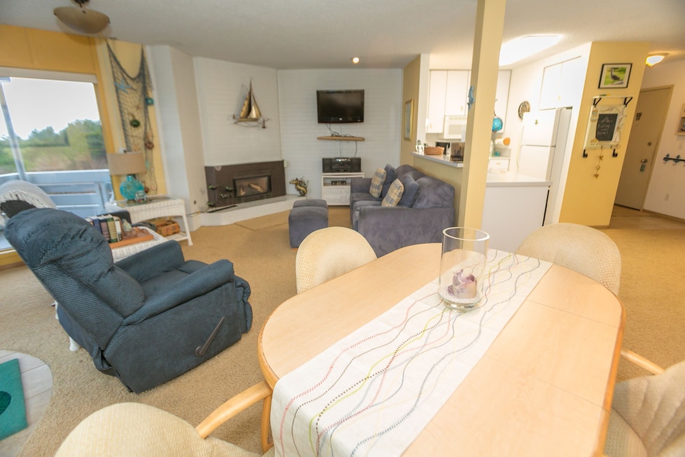Deluxe Room, Multiple Beds, Kitchen, Pool View (1 Bedroom Dlx-Room 214-Pet Friendly) - Photo 13
