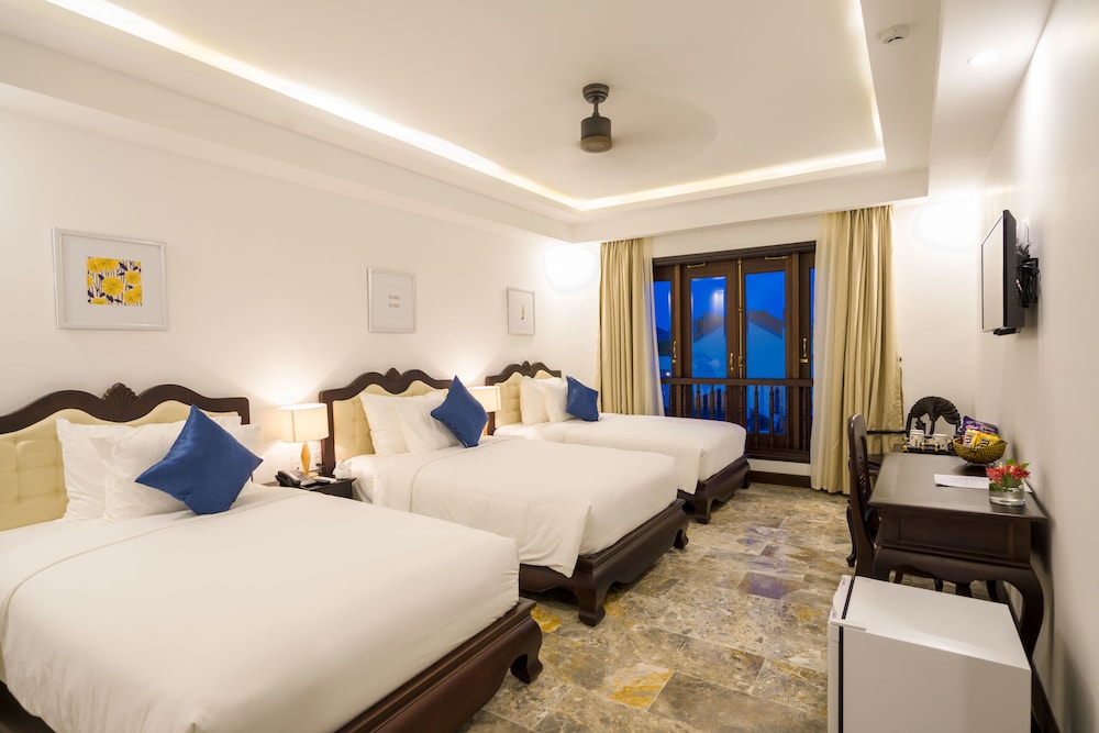 Deluxe Triple Room photo 2