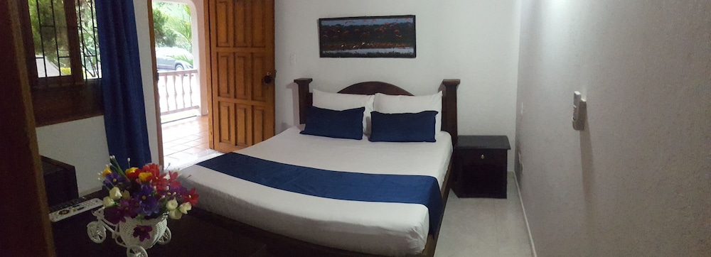 Double Room, 1 Queen Bed photo 1