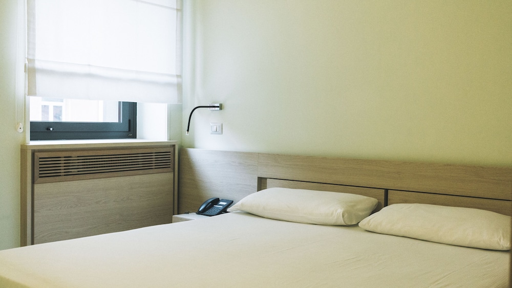 Standard Double or Twin Room photo 1
