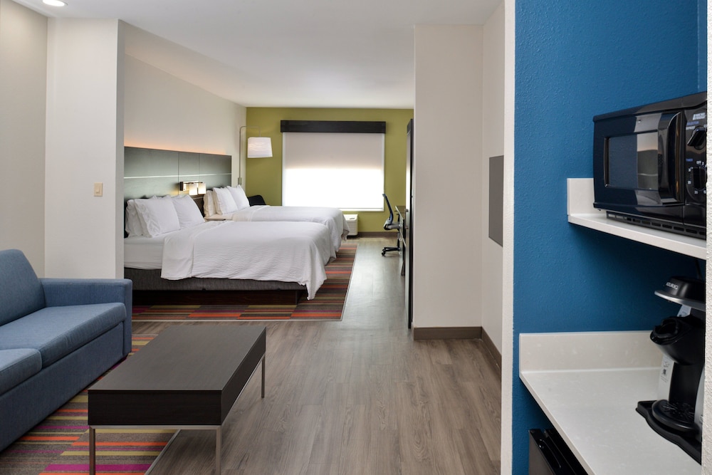 Suite, 2 Queen Beds (High Floor) photo 3
