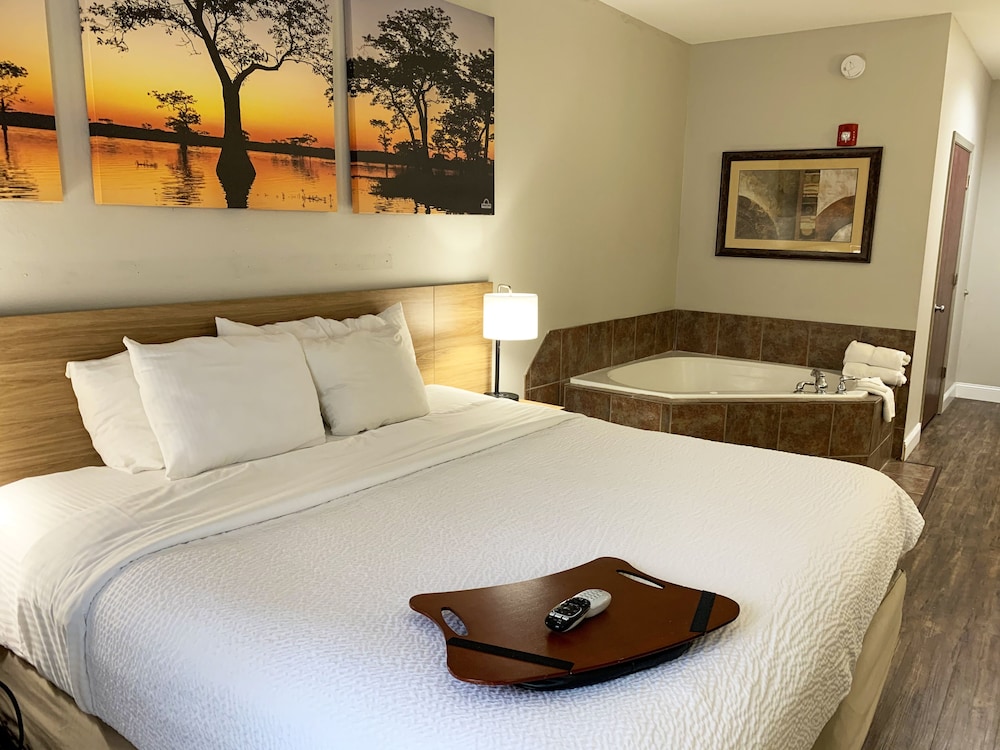 Deluxe Room, 1 King Bed, Non Smoking - Photo 3