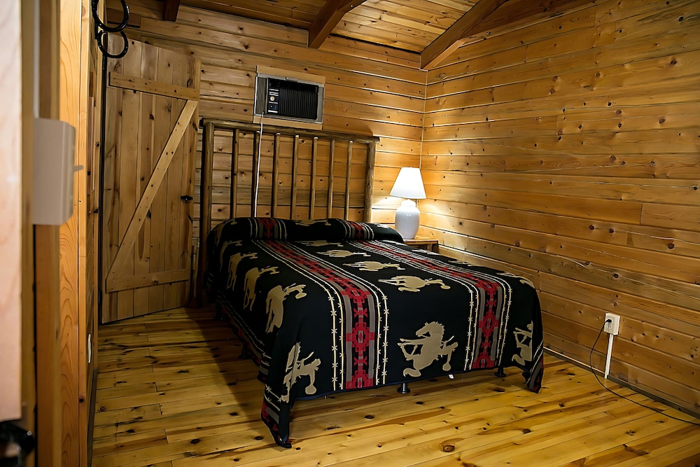 Cabin 10 photo 1