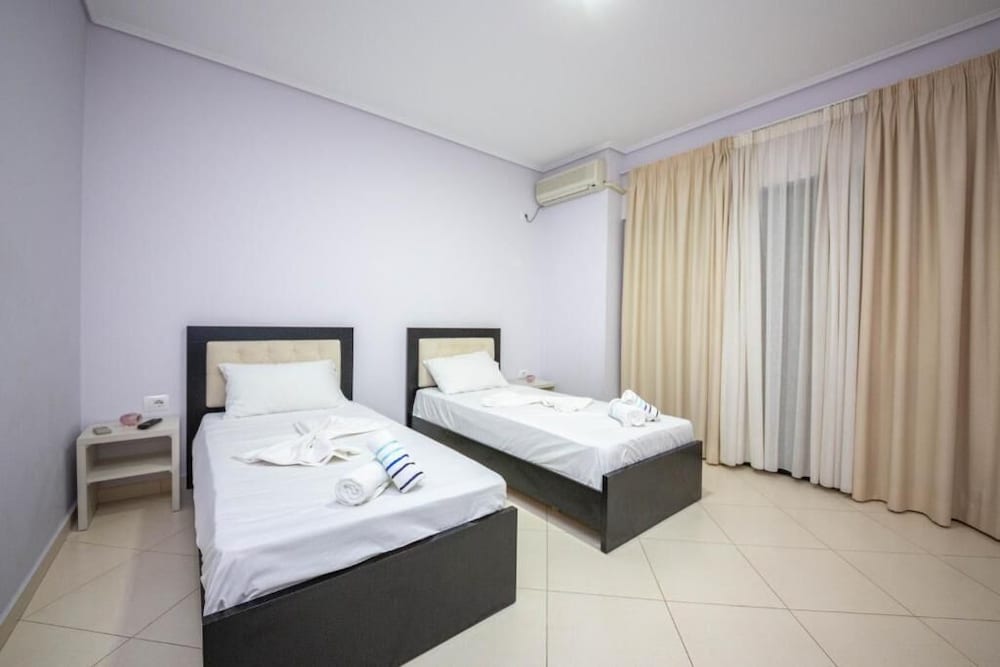 Studio, 2 Twin Beds, Balcony