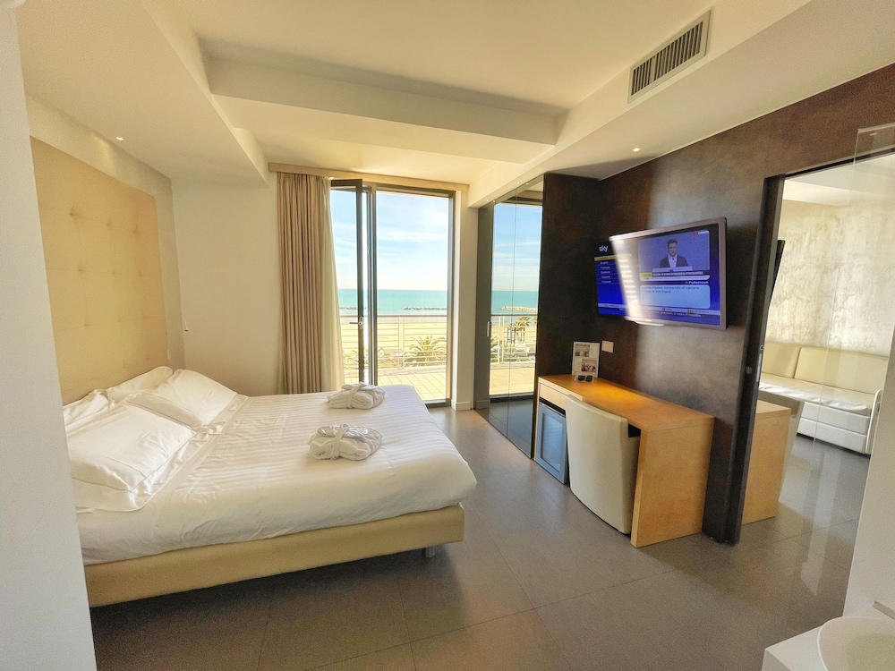 Junior Suite, Jetted Tub photo 1