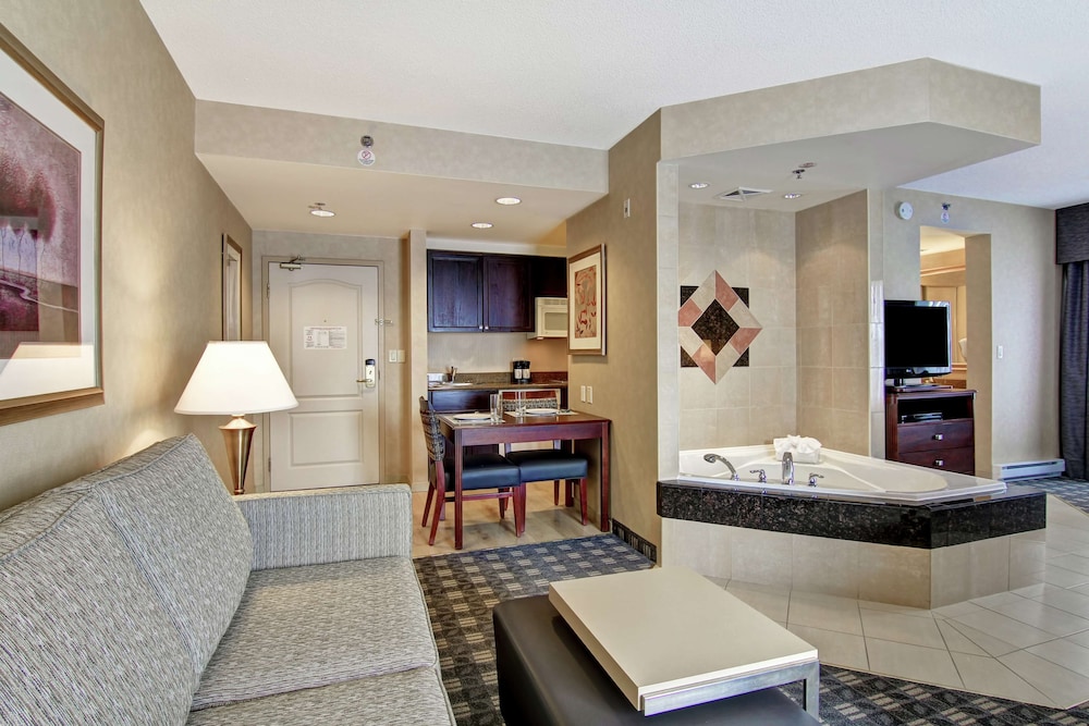 King, Suite, 1 Bedroom, Jetted Tub - Photo 2