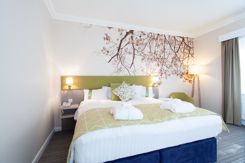 Standard Room, 1 King Bed (Mini Fridge) - Photo 8