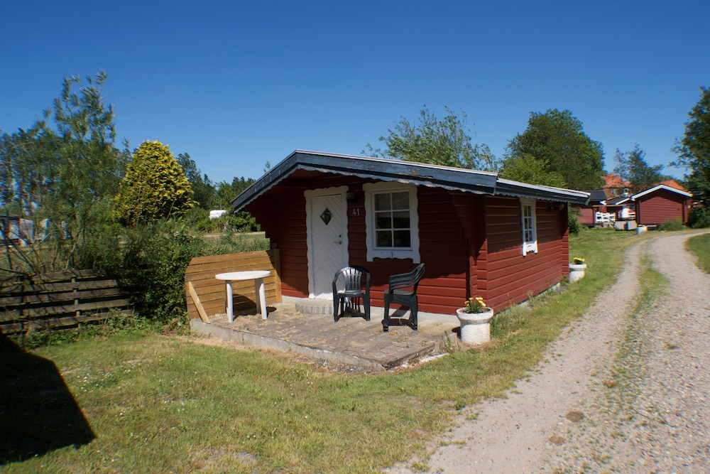 Basic Cabin (Shared Bathroom) photo 1