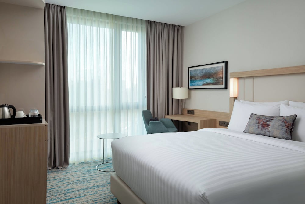Standard Room, 1 Queen Bed, City View - Photo 7