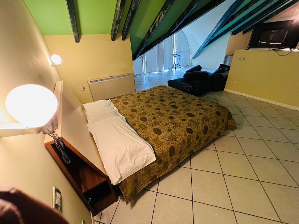 Deluxe Quadruple Room, Garden View